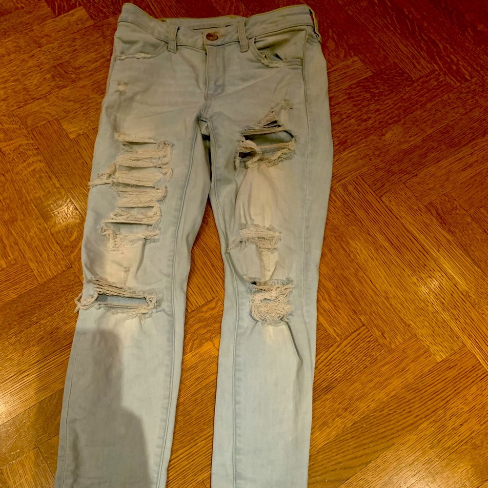 American eagle light blue wash ripped jeans